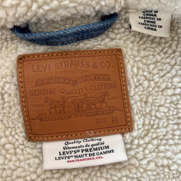Levi Strauss Blue Denim Jacket - Picture 2 of 5